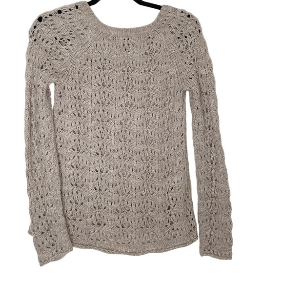 American Eagle outfitters V neck sweater. Size XS - Picture 7 of 7